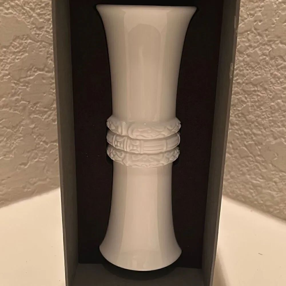 New in box Katy Briscoe Home Bone China White Bisque Small Vase 7.5”  Giftable
